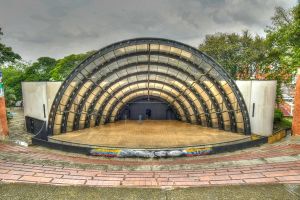 sitios para estudiar al aire libre en cali Teatro Los Cristales